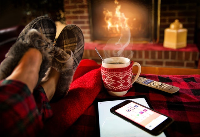 winter relax phone tv